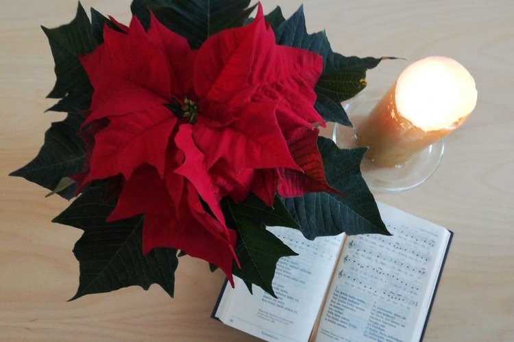 Kuorojen Adventtikonsertti Kuorojen Adventtikonsertti