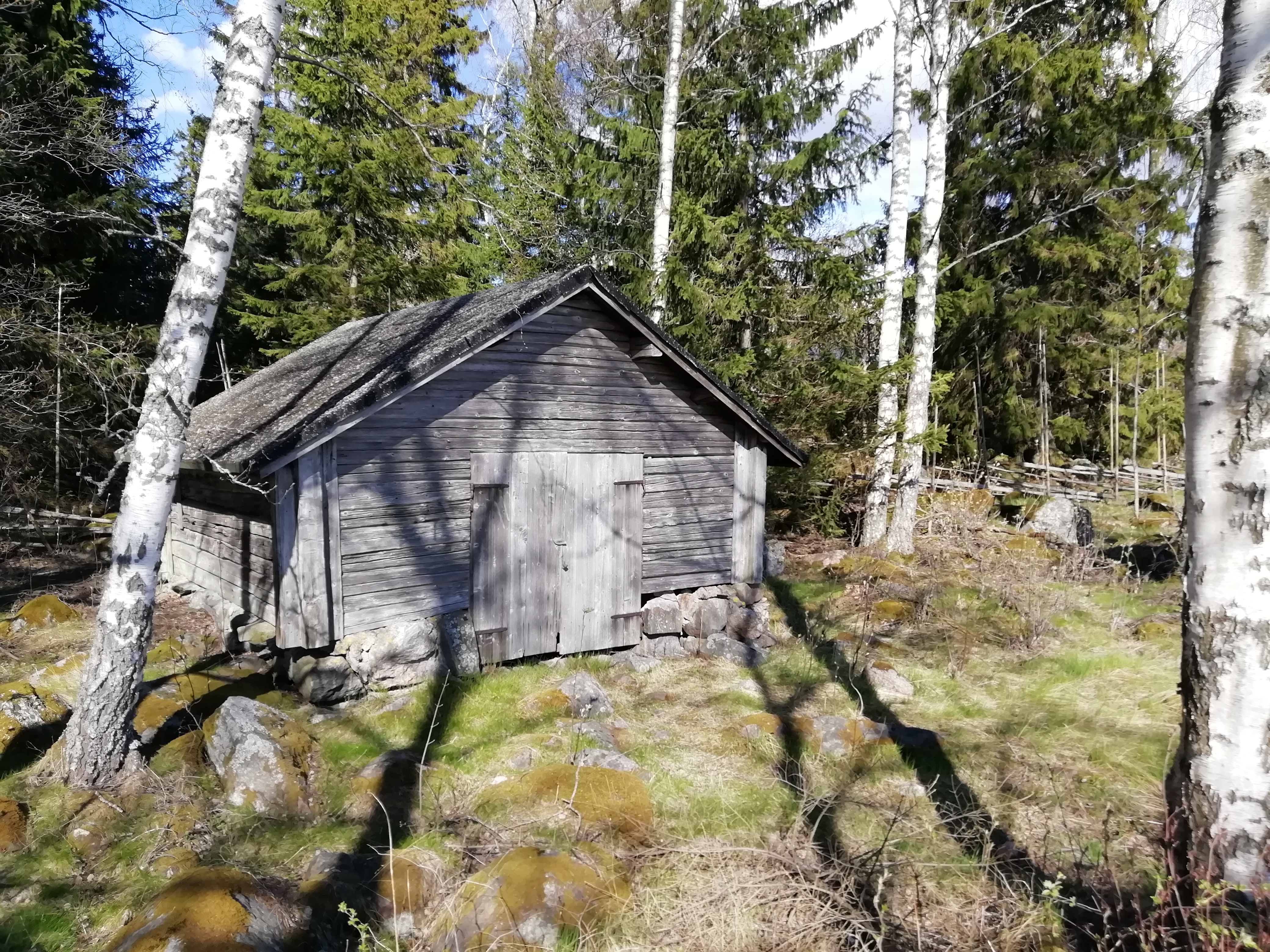 Porinakeskiviikko entinen Yksinäisten kahvihetki Harmaa aitta